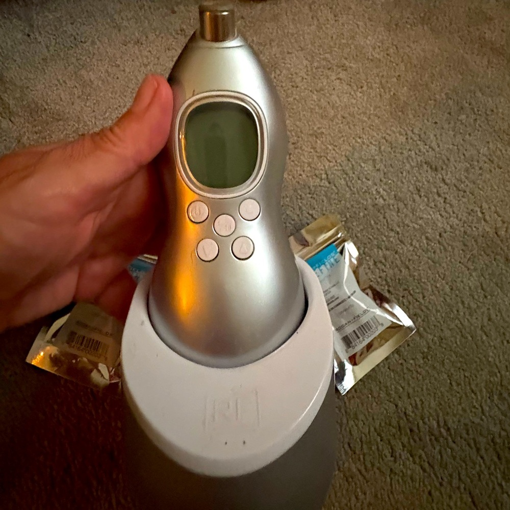Rodan and fields macro exfoliator - comes with three replacement heads
